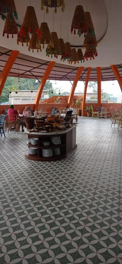 Dusun Semilir Hotel And Resort Semarang Esterno foto