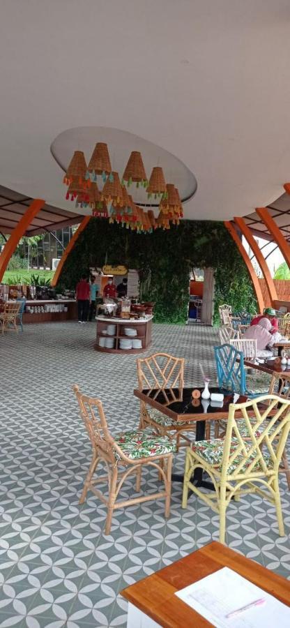 Dusun Semilir Hotel And Resort Semarang Esterno foto